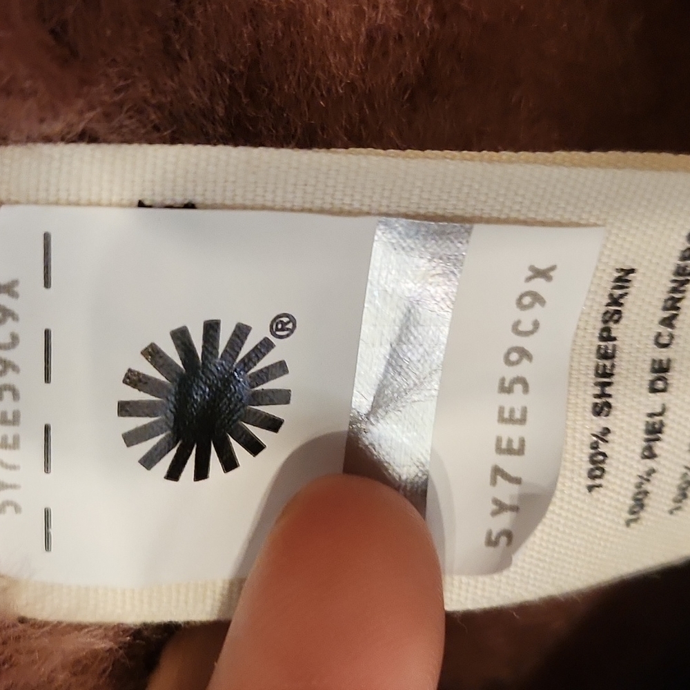 UGG Remy Reversible Shearling Coat. Retail Price$1'995 Color:sephia film. - Picture 3 of 15